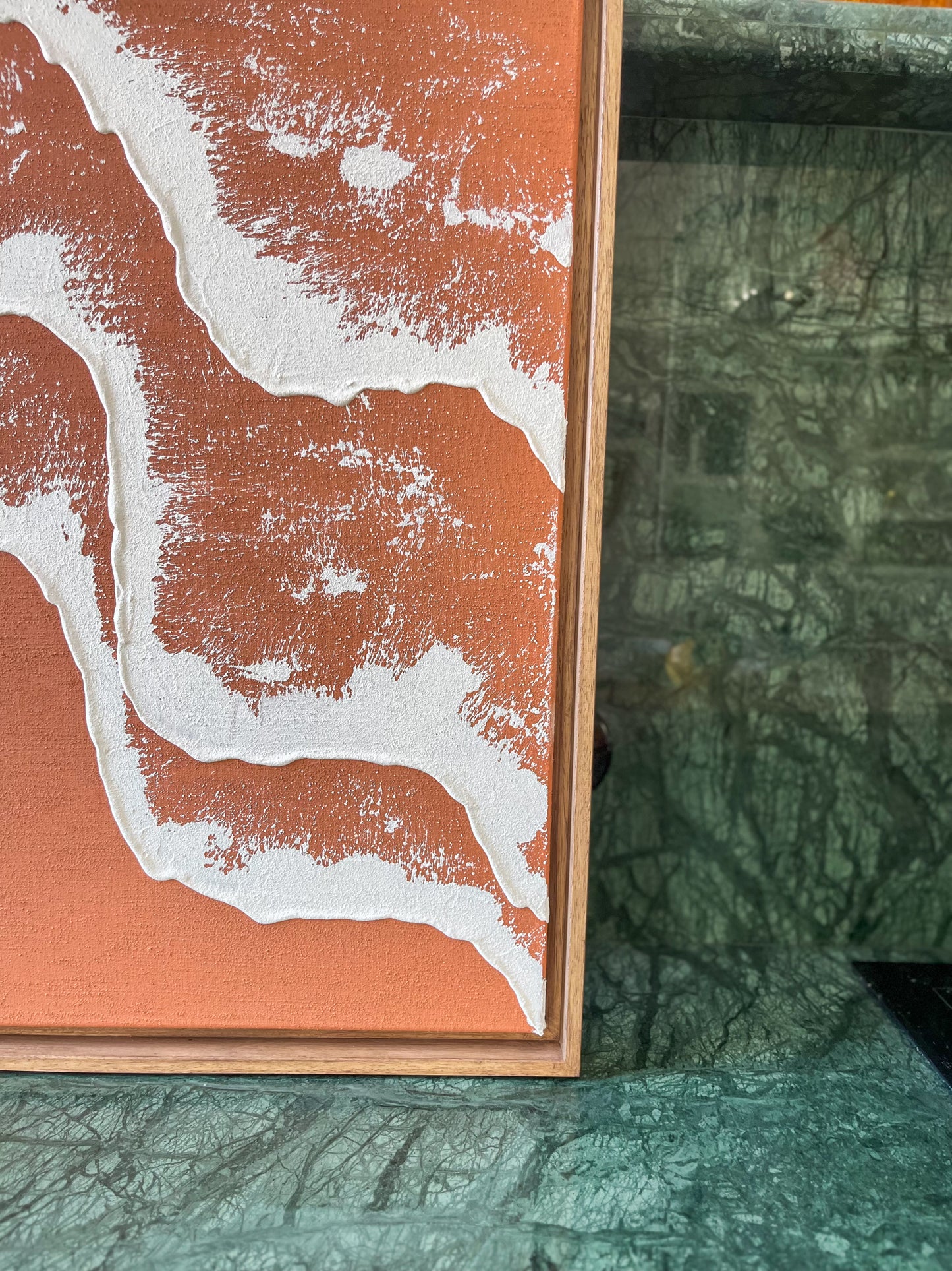 PYLA tableau relief vagues terra cota foncé
