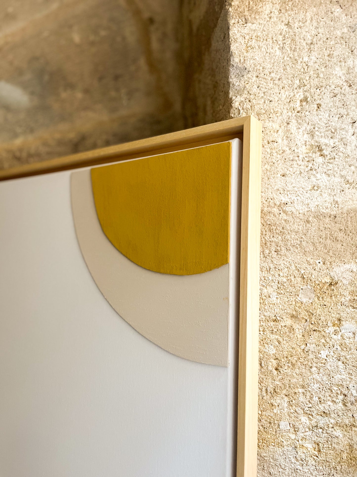 POSITANO - tableau relief minimaliste jaune moutarde, blanc, beige lin